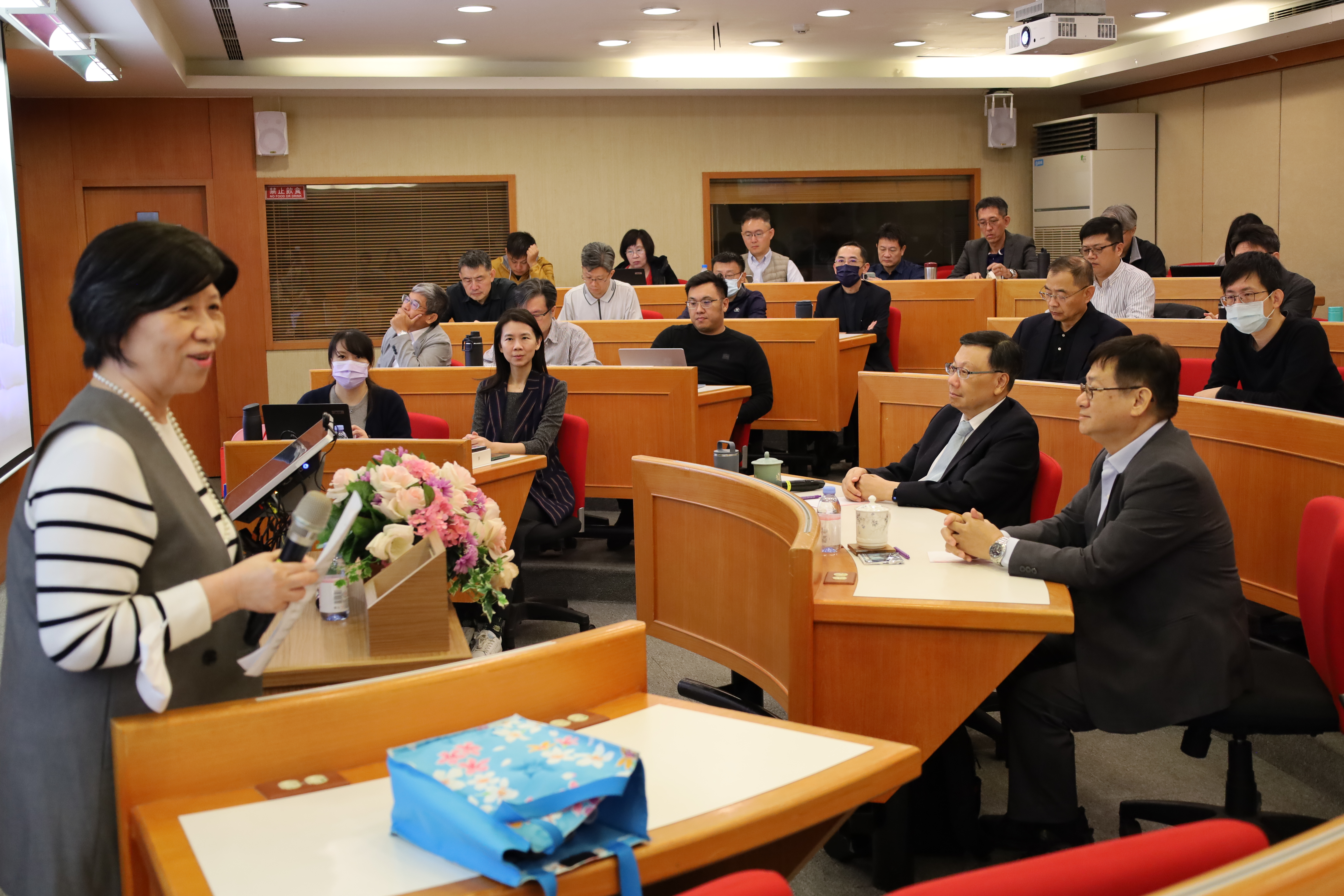 亞大副校長柯慧貞與王永和教授