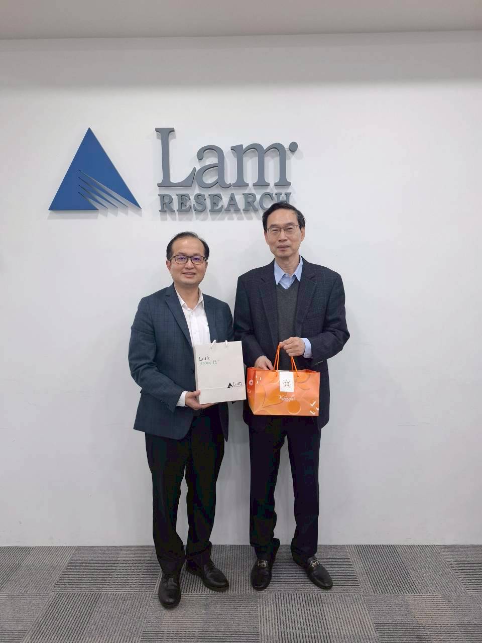 黃俊杰副校長與焦長泰副總裁合影